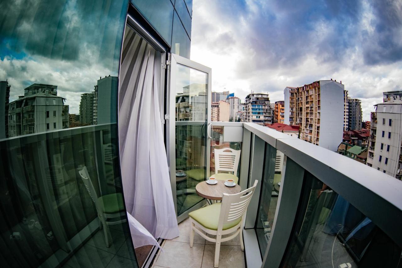 Hotel Green Glass Batumi Esterno foto