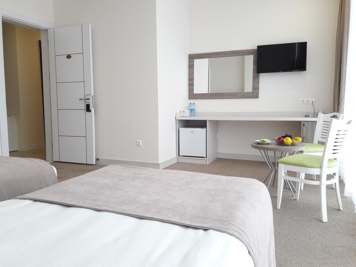 Hotel Green Glass Batumi Esterno foto