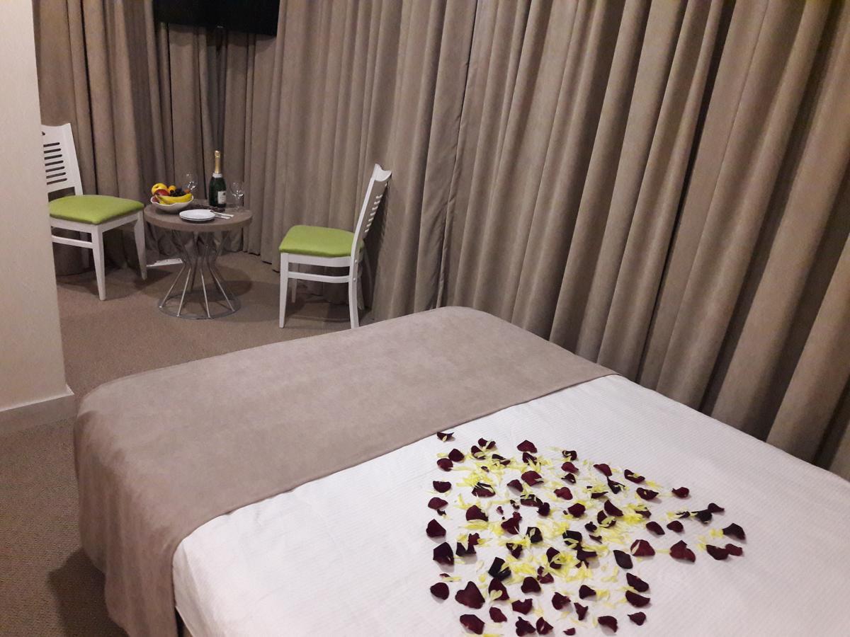 Hotel Green Glass Batumi Esterno foto
