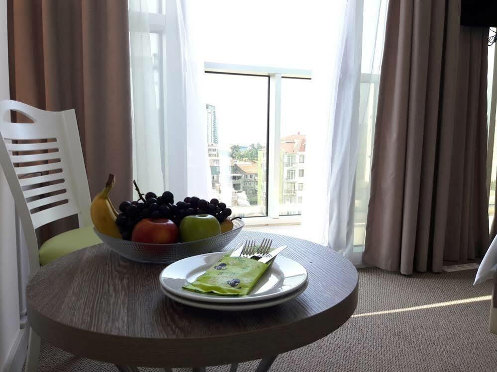 Hotel Green Glass Batumi Esterno foto