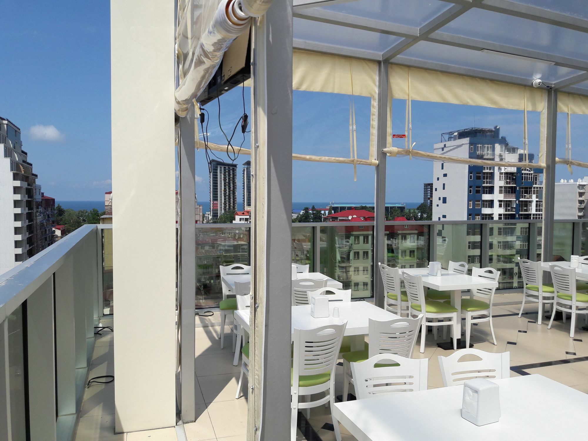 Hotel Green Glass Batumi Esterno foto