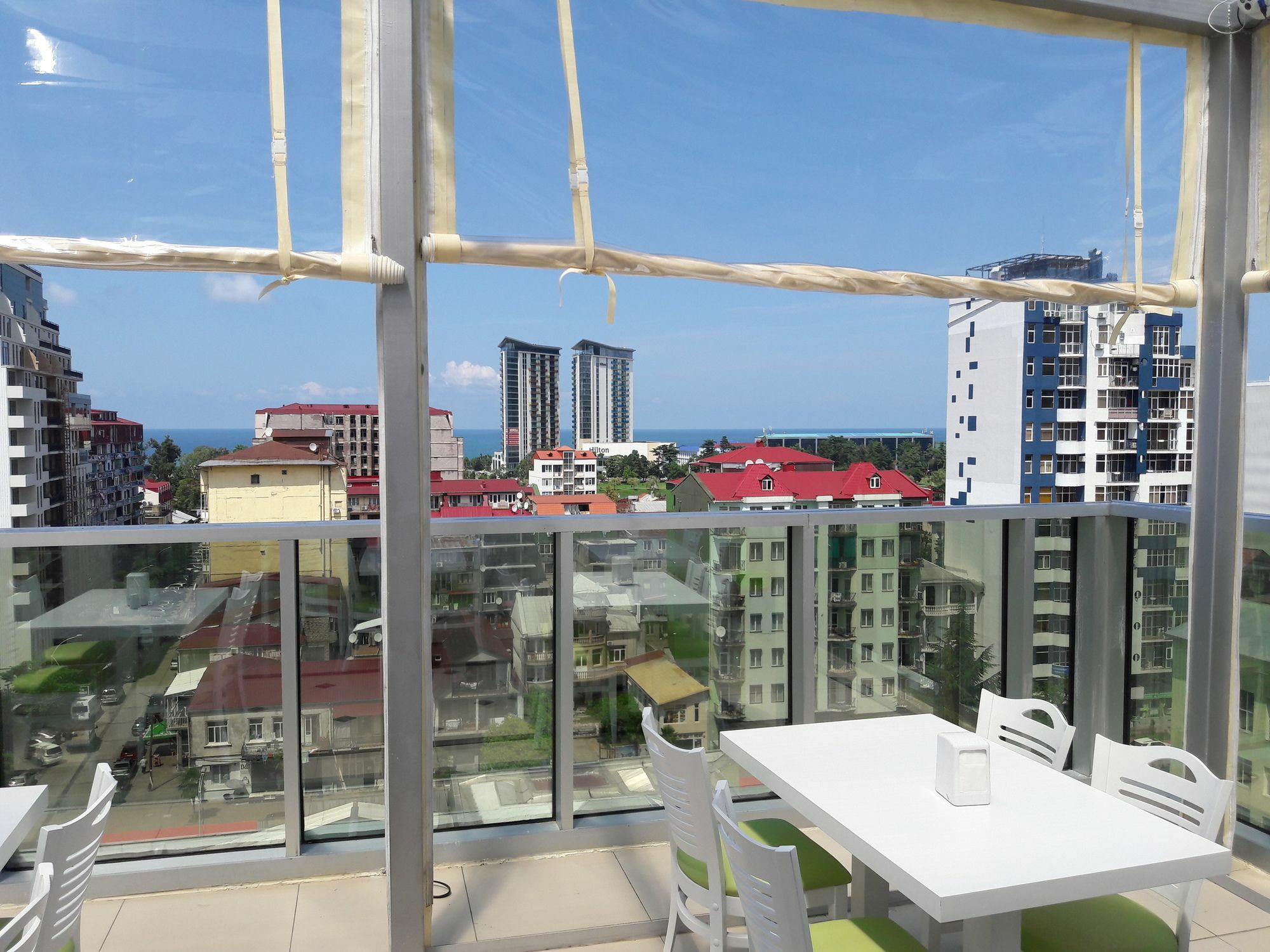 Hotel Green Glass Batumi Esterno foto